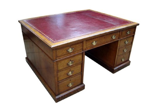 A VERY IMPRESSIVE LARGE VICTORIAN GOLDEN OAK PARTNERS DESK - ADDITIONAL PHOTO 4