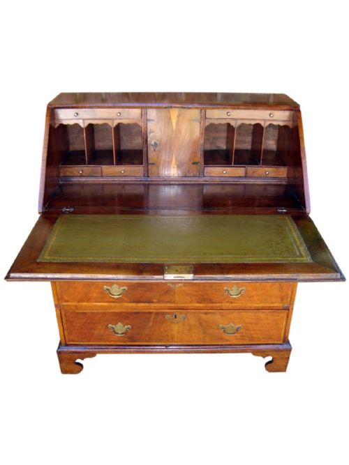 AN IMPRESSIVE GEORGE II FIGURED WALNUT BUREAU C1760 - ADDITIONAL PHOTO 2