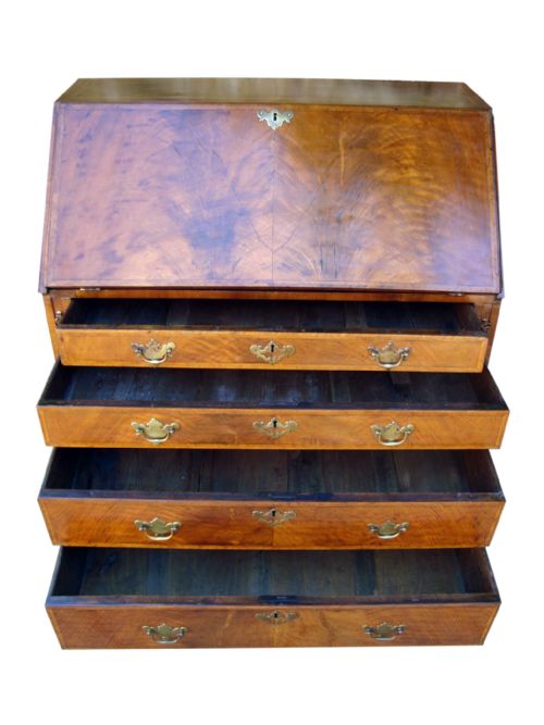 AN IMPRESSIVE GEORGE II FIGURED WALNUT BUREAU C1760 - ADDITIONAL PHOTO 5