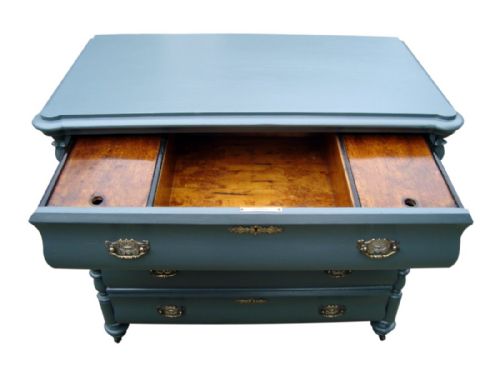 A VERY STYLISH VICTORIAN PAINTED CHEST OF DRAWERS WITH WALNUT LINING - ADDITIONAL PHOTO 1