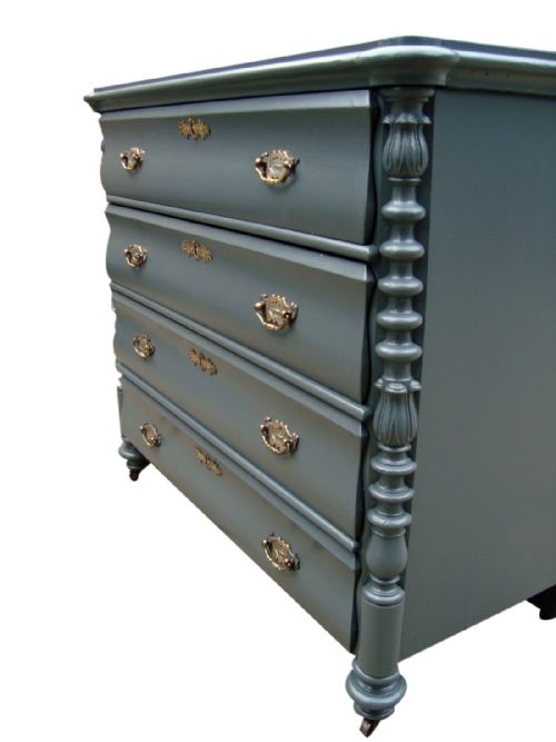 A VERY STYLISH VICTORIAN PAINTED CHEST OF DRAWERS WITH WALNUT LINING - ADDITIONAL PHOTO 2