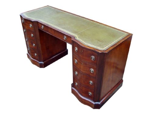 AN IMPRESSIVE VICTORIAN SERPENTINE FRONT PEDESTAL WRITING DESK - ADDITIONAL PHOTO 1