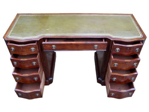 AN IMPRESSIVE VICTORIAN SERPENTINE FRONT PEDESTAL WRITING DESK - ADDITIONAL PHOTO 3