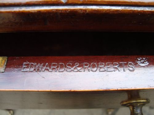 AN EXCEPTIONAL EDWARDIAN WRITING DESK MADE BY THE RENOWNED MAKERS 'EDWARDS ROBERTS' - ADDITIONAL PHOTO 2