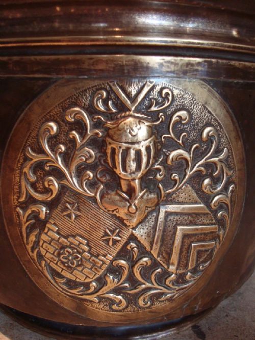 A VERY IMPRESSIVE BRASS AND COPPER BUCKET C1840 - ADDITIONAL PHOTO 1