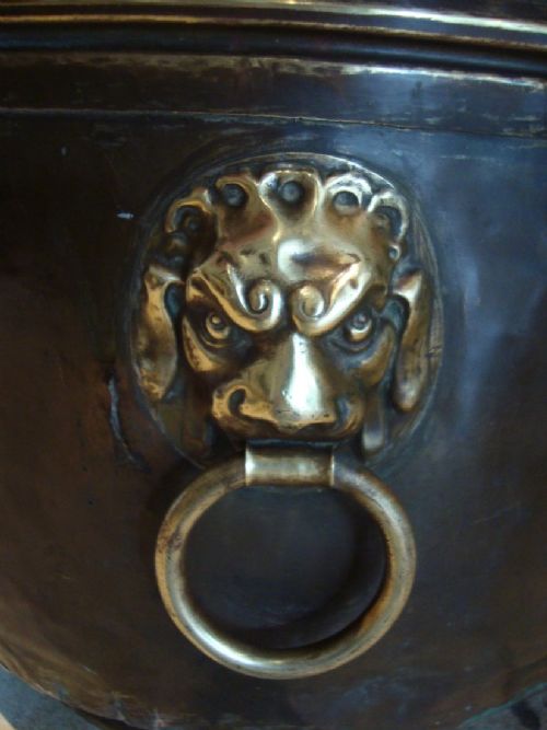 A VERY IMPRESSIVE BRASS AND COPPER BUCKET C1840 - ADDITIONAL PHOTO 2