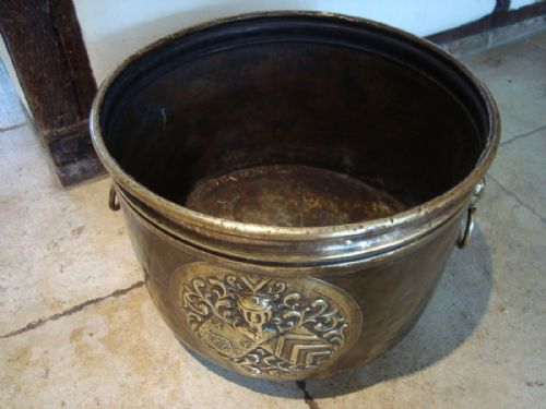 A VERY IMPRESSIVE BRASS AND COPPER BUCKET C1840 - ADDITIONAL PHOTO 3