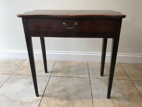 A EARLY GEORGIAN SIDEWRITING TABLE - ADDITIONAL PHOTO 1