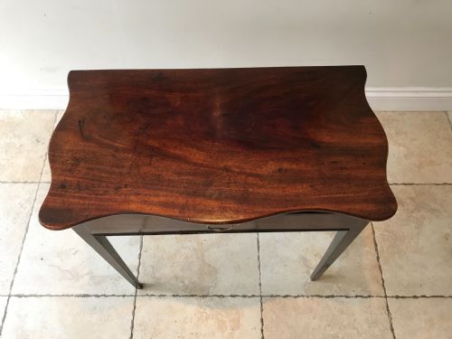 A EARLY GEORGIAN SIDEWRITING TABLE - ADDITIONAL PHOTO 3