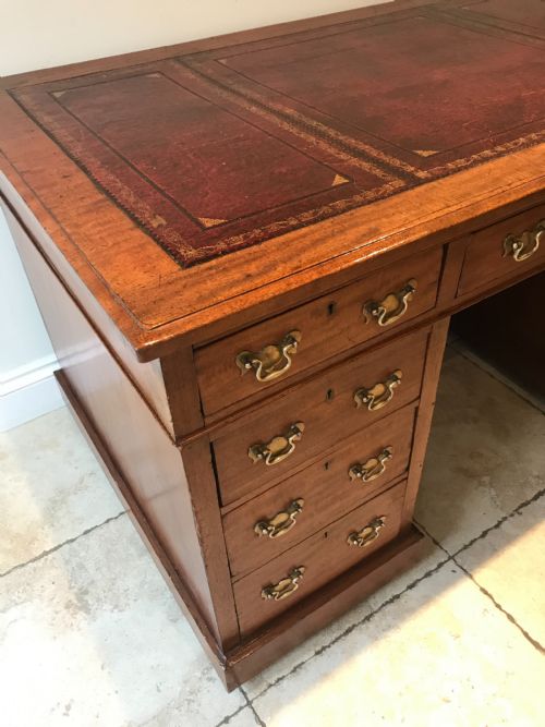 AN IMPRESSIVE LARGE EDWARDIAN PEDESTAL WRITING DESK - ADDITIONAL PHOTO 3