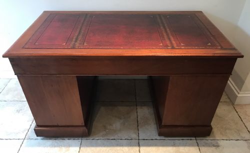 AN IMPRESSIVE LARGE EDWARDIAN PEDESTAL WRITING DESK - ADDITIONAL PHOTO 6