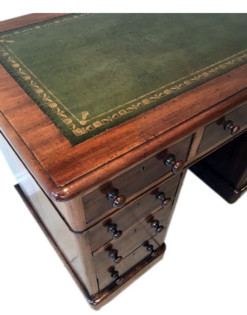 AN EXCEPTIONAL VICTORIAN PEDESTAL WRITING DESK - ADDITIONAL PHOTO 1