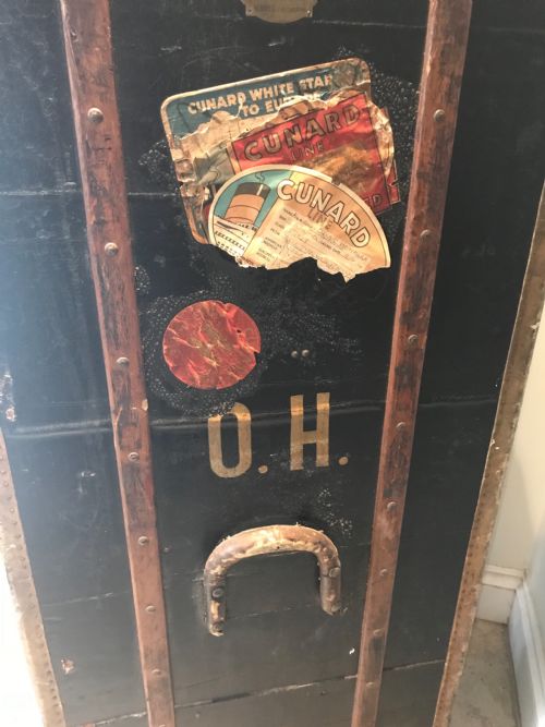 A LUXURY LEATHER BOUND TRUNK OWNED BY THE HOLLYWOOD LEGEND OSKAR HOMOLKA - ADDITIONAL PHOTO 2