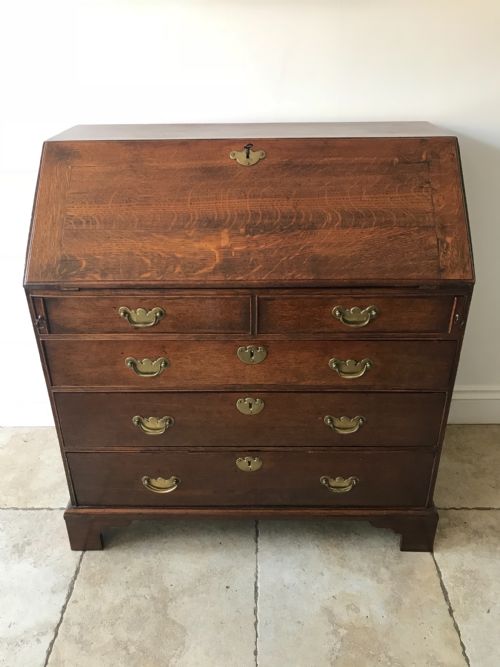 an attractive 18th century oak bureau - CATEGORY: ANTIQUE BUREAU - DATED 18TH CENTURY
