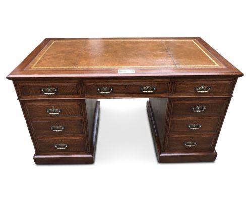 A QUALITY MAPLE AND CO OAK PEDESTAL DESK - ADDITIONAL PHOTO 3