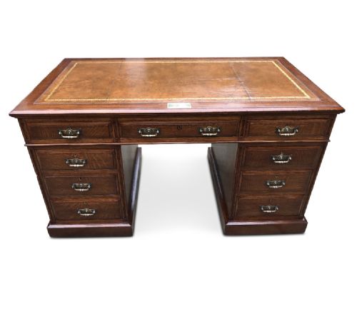 A QUALITY MAPLE AND CO OAK PEDESTAL DESK - ADDITIONAL PHOTO 6