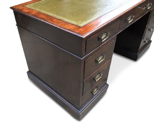 A HANDSOME EDWARDIAN PEDESTAL DESK - ADDITIONAL PHOTO 2