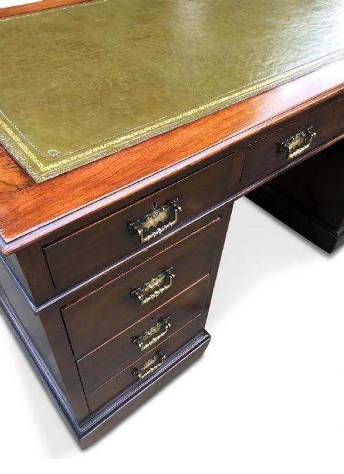 A HANDSOME EDWARDIAN PEDESTAL DESK - ADDITIONAL PHOTO 4