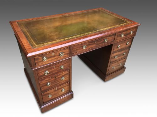 A DELIGHTFUL VICTORIAN PEDESTAL WRITING DESK - ADDITIONAL PHOTO 3