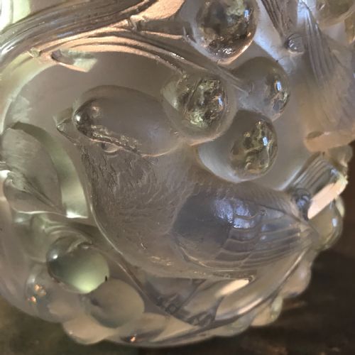 AN EXQUISITE REN LALIQUE VASE C1930 - ADDITIONAL PHOTO 4