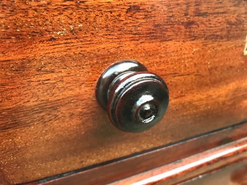 AN EARLY 19TH CENTURY VICTORIAN PEDESTAL DESK - ADDITIONAL PHOTO 1