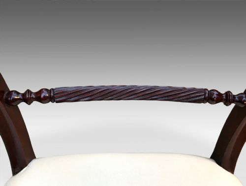 AN ELEGENT GEORGIAN DESK CHAIR - ADDITIONAL PHOTO 6
