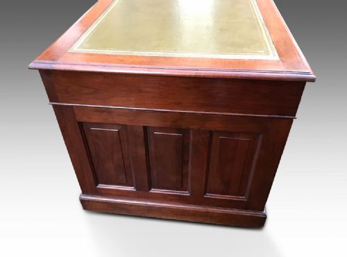 AN EXCEPTIONAL LARGE EDWARDIAN WRITING DESK - ADDITIONAL PHOTO 3