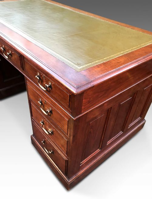 AN EXCEPTIONAL LARGE EDWARDIAN WRITING DESK - ADDITIONAL PHOTO 4