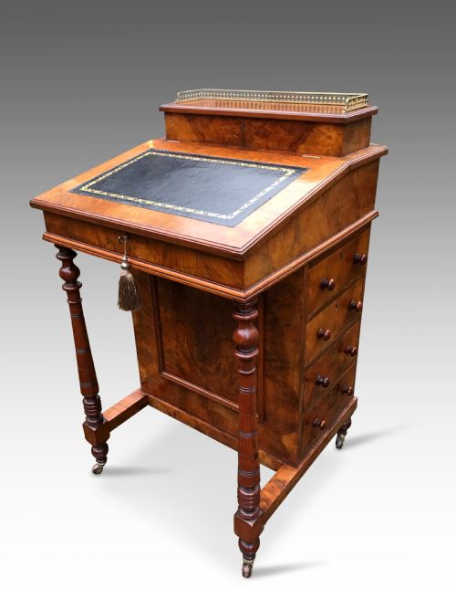 A FIGURED WALNUT VICTORIAN DAVENPORT - ADDITIONAL PHOTO 5
