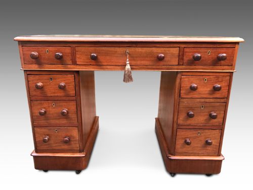 AN ATTRACTIVE GOLDEN WALNUT WRITING DESK C1880 - ADDITIONAL PHOTO 3