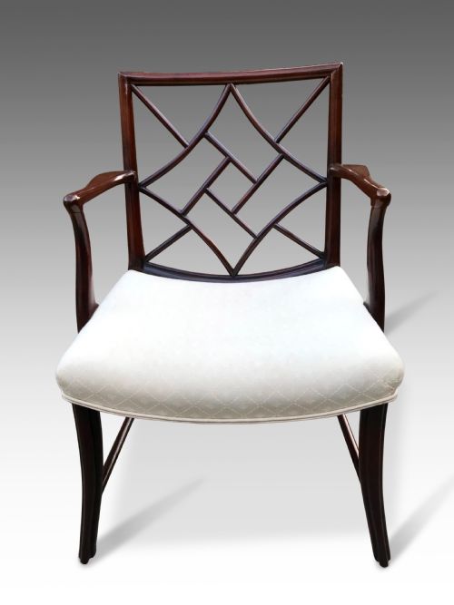 AN ELEGENT GEORGIAN DESK CHAIR - ADDITIONAL PHOTO 1