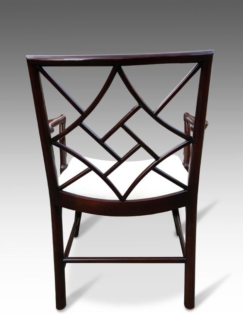 AN ELEGENT GEORGIAN DESK CHAIR - ADDITIONAL PHOTO 3
