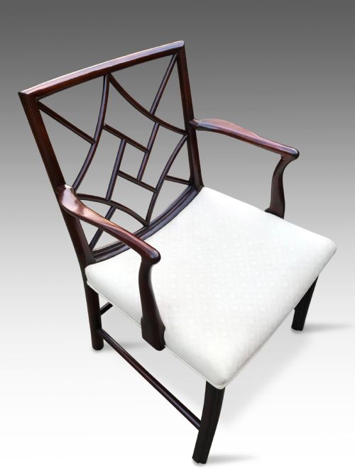 AN ELEGENT GEORGIAN DESK CHAIR - ADDITIONAL PHOTO 4