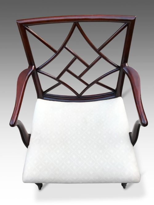 AN ELEGENT GEORGIAN DESK CHAIR - ADDITIONAL PHOTO 5