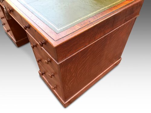A HANDSOME VICTORIAN GOLDEN OAK DESK - ADDITIONAL PHOTO 4