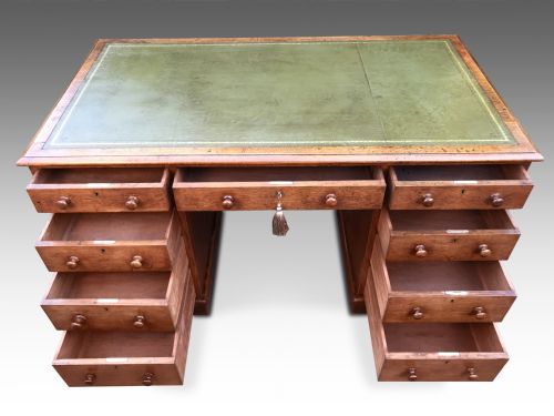 A HANDSOME VICTORIAN GOLDEN OAK DESK - ADDITIONAL PHOTO 3