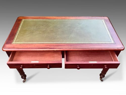 A FINE VICTORIAN MAHOGANY WRITING TABLE - ADDITIONAL PHOTO 4