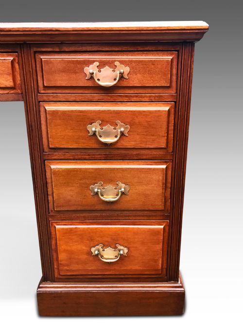 A HANDSOME EDWARDIAN MAHOGANY DESK - ADDITIONAL PHOTO 3