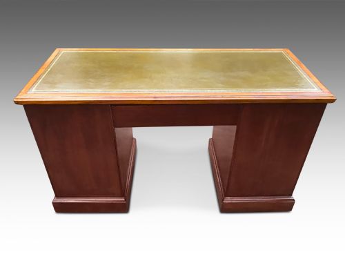 A HANDSOME EDWARDIAN MAHOGANY DESK - ADDITIONAL PHOTO 4