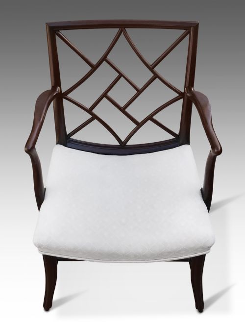 AN ELEGENT GEORGIAN DESK CHAIR - ADDITIONAL PHOTO 3