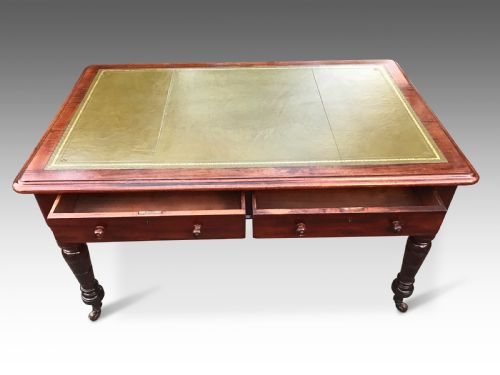 AN ELEGANT VICTORIAN LIBRARY TABLE - ADDITIONAL PHOTO 4