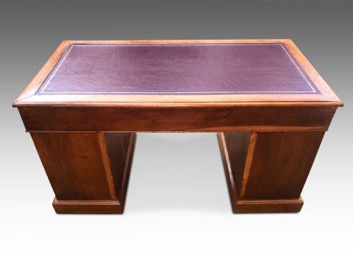 AN ATTRACTIVE VICTORIAN OAK DESK - ADDITIONAL PHOTO 3