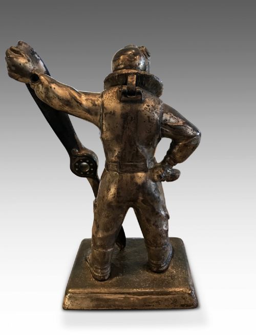 A HANDSOME STATUE OF A PILOT LIGHTER - ADDITIONAL PHOTO 2