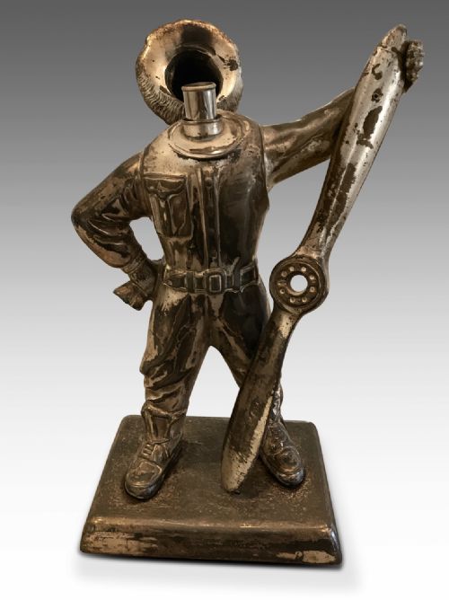 A HANDSOME STATUE OF A PILOT LIGHTER - ADDITIONAL PHOTO 3