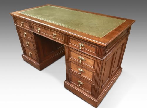 a quality james shoolbred co victorian walnut desk - CATEGORY: ANTIQUE DESKS - DATED VICTORIAN