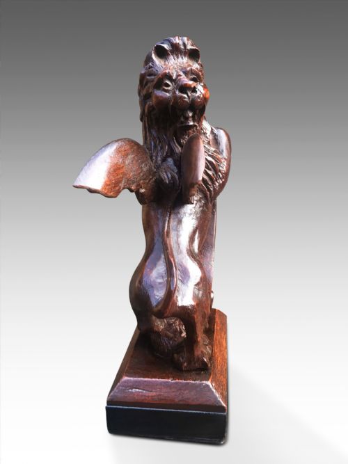 A HANDSOME 18THC OAK HERALDIC WINGED LION - ADDITIONAL PHOTO 2