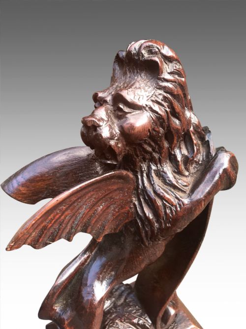 A HANDSOME 18THC OAK HERALDIC WINGED LION - ADDITIONAL PHOTO 3