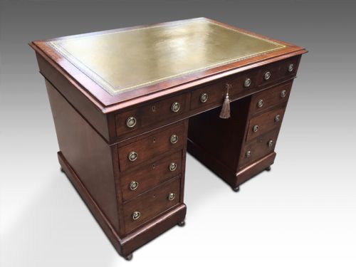 AN ATTRACTIVE VICTORIAN DESK C1880 - ADDITIONAL PHOTO 3