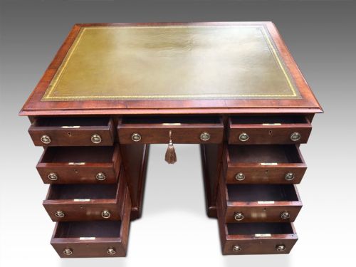 AN ATTRACTIVE VICTORIAN DESK C1880 - ADDITIONAL PHOTO 4