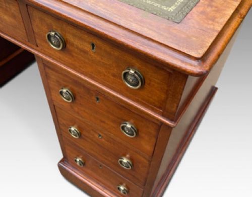 A STUNNING VICTORIAN PEDESTAL DESK - ADDITIONAL PHOTO 6